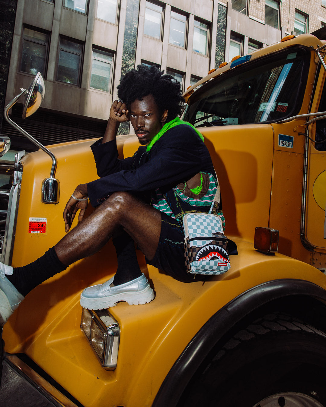 UNSTOPPABLE ENDEAVORS II MESSENGER SLING BAG