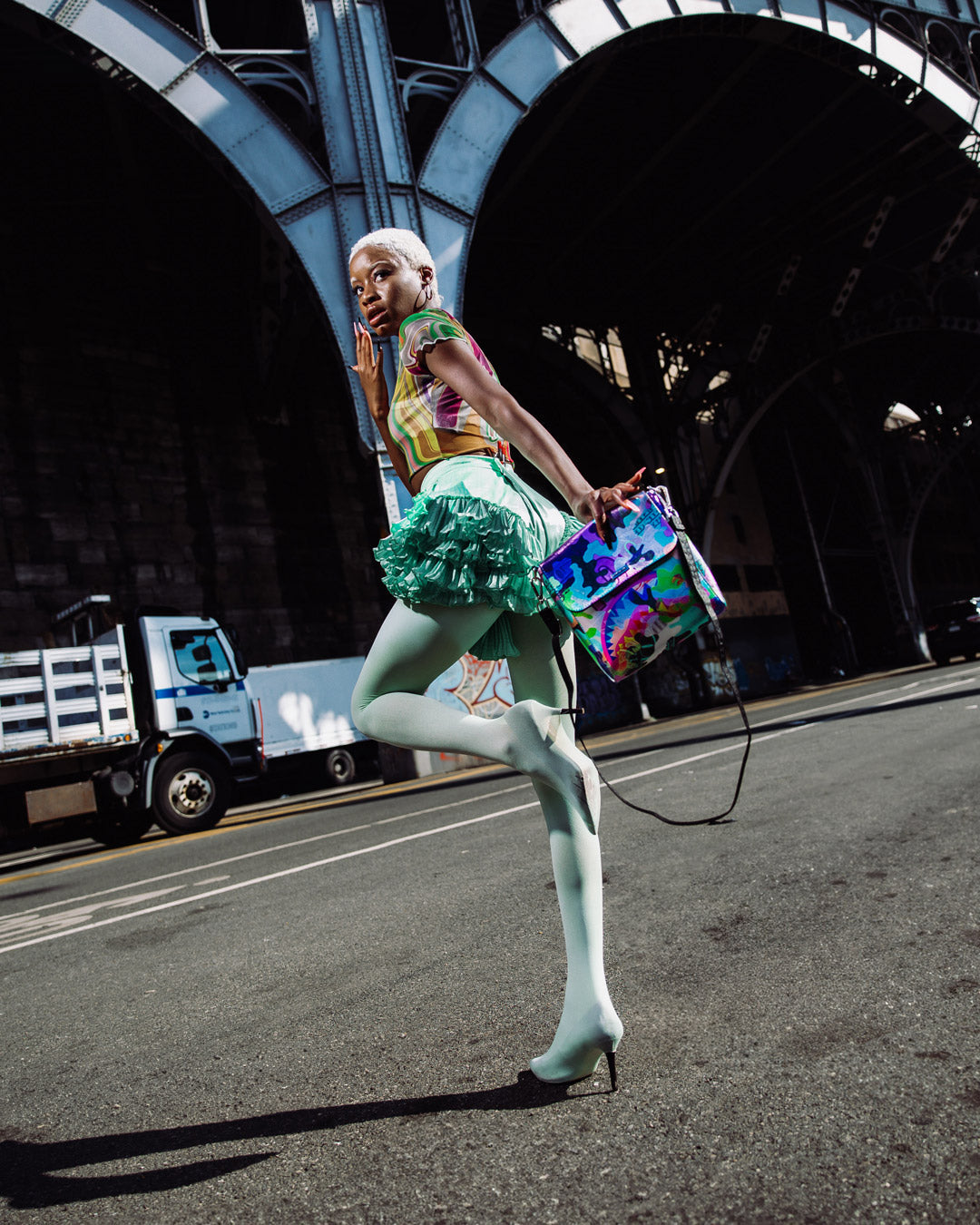 HEAVY RHYTHM MESSENGER SLING BAG