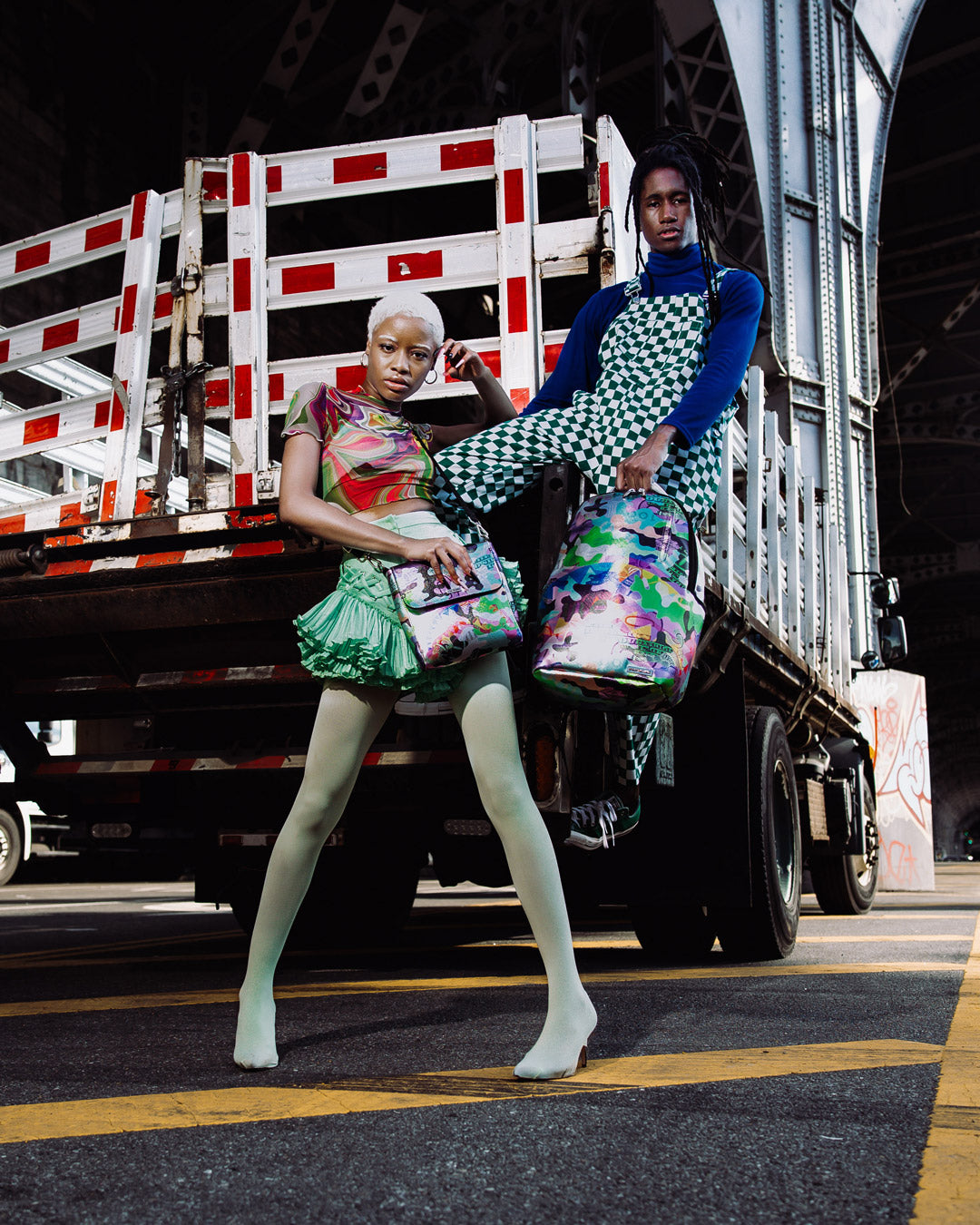 HEAVY RHYTHM MESSENGER SLING BAG