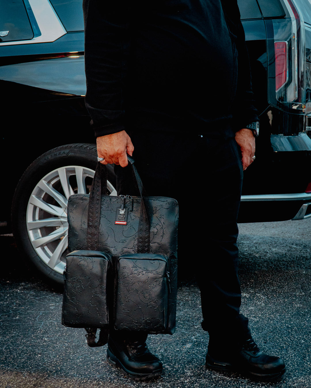 JAMES FIRST CLASS TYCOON TRAVELER CROSSOVER MESSENGER BAG