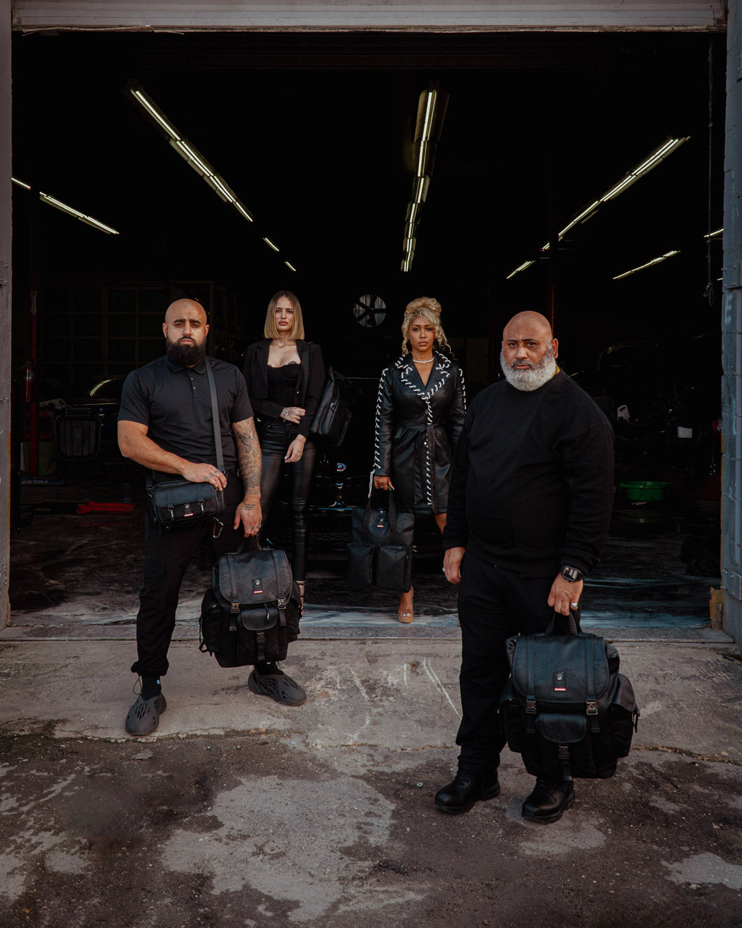 JAMES FIRST CLASS TYCOON TRAVELER CROSSOVER MESSENGER BAG